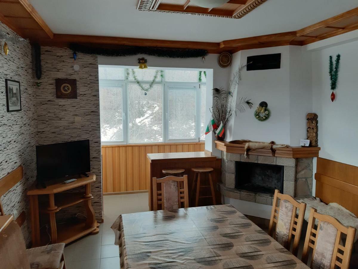 Къща Поколения Trjavna Exteriör bild