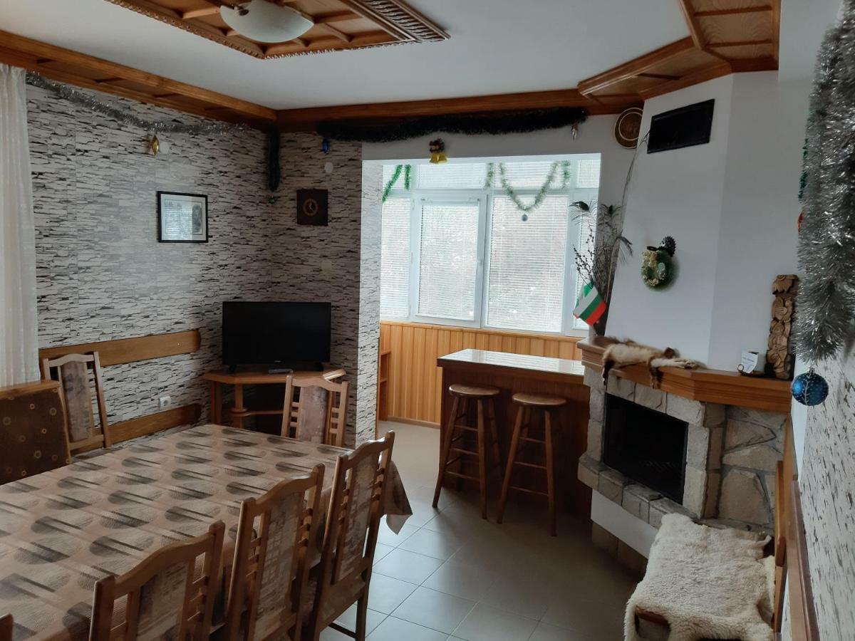 Къща Поколения Trjavna Exteriör bild